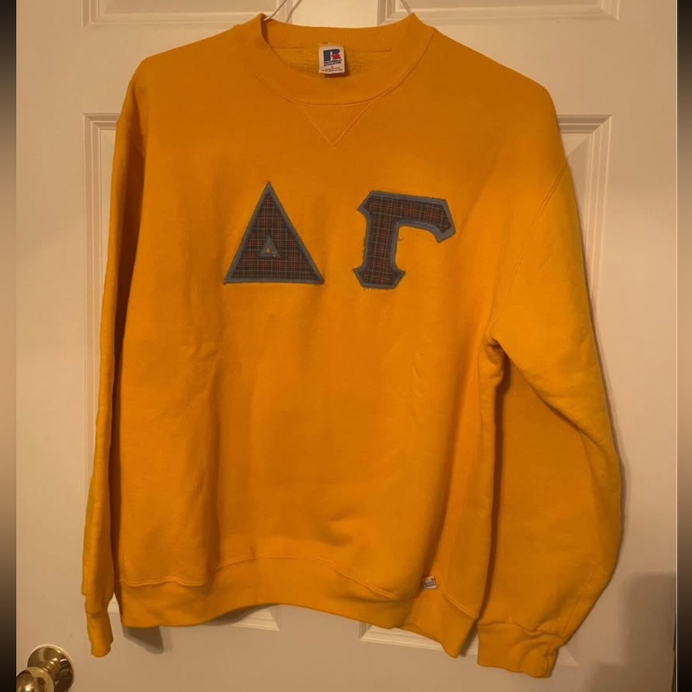 delta gamma vintage stitched letter crewneck